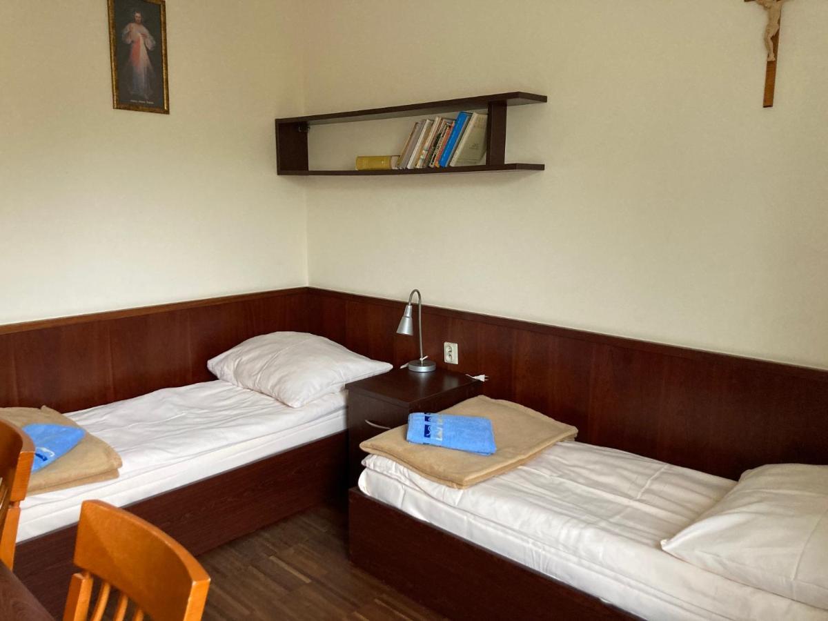 Uroczysko Porszewice - Osrodek Konferencyjno-Rekolekcyjny Otel Pabianice Dış mekan fotoğraf