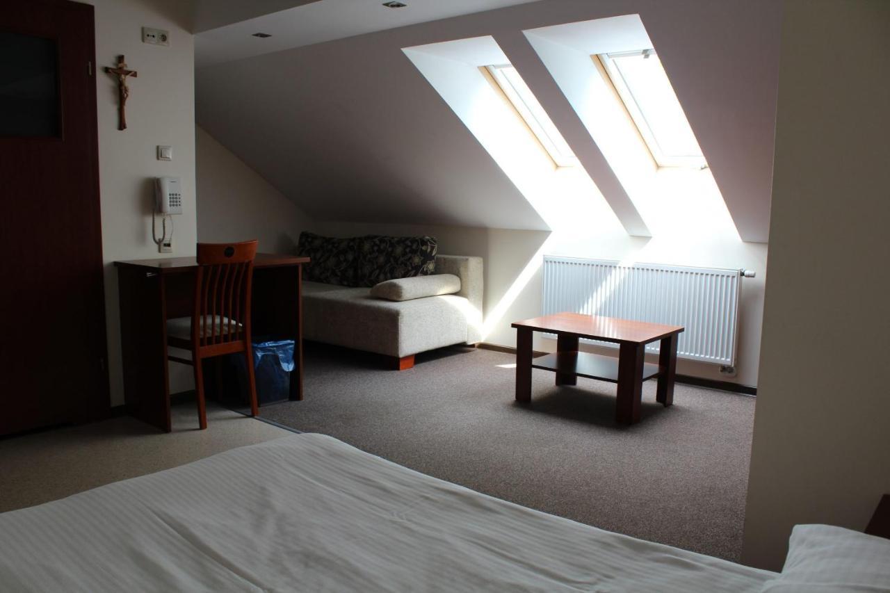 Uroczysko Porszewice - Osrodek Konferencyjno-Rekolekcyjny Otel Pabianice Dış mekan fotoğraf